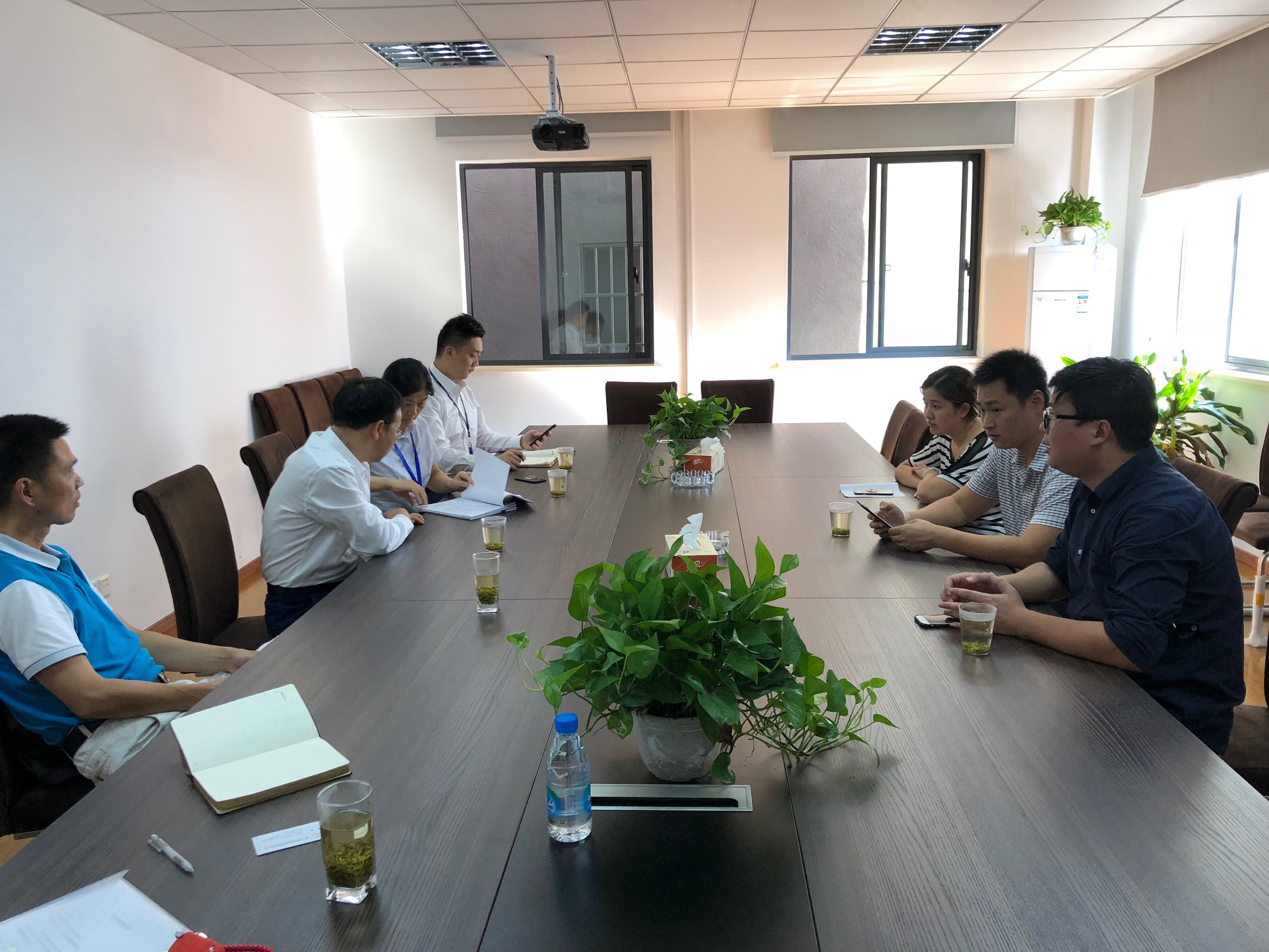 切實(shí)發(fā)揮國企擔當 精準扶貧在行動(dòng).doc